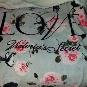 Victoria secret sherpa blanket